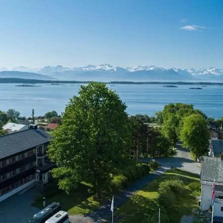 Molde Vandrerhjem Hostel Молде
